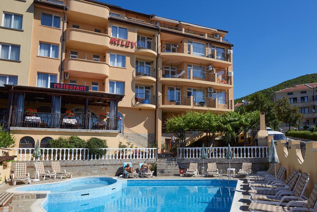 Family Hotel Milev Sveti Vlas Ngoại thất bức ảnh